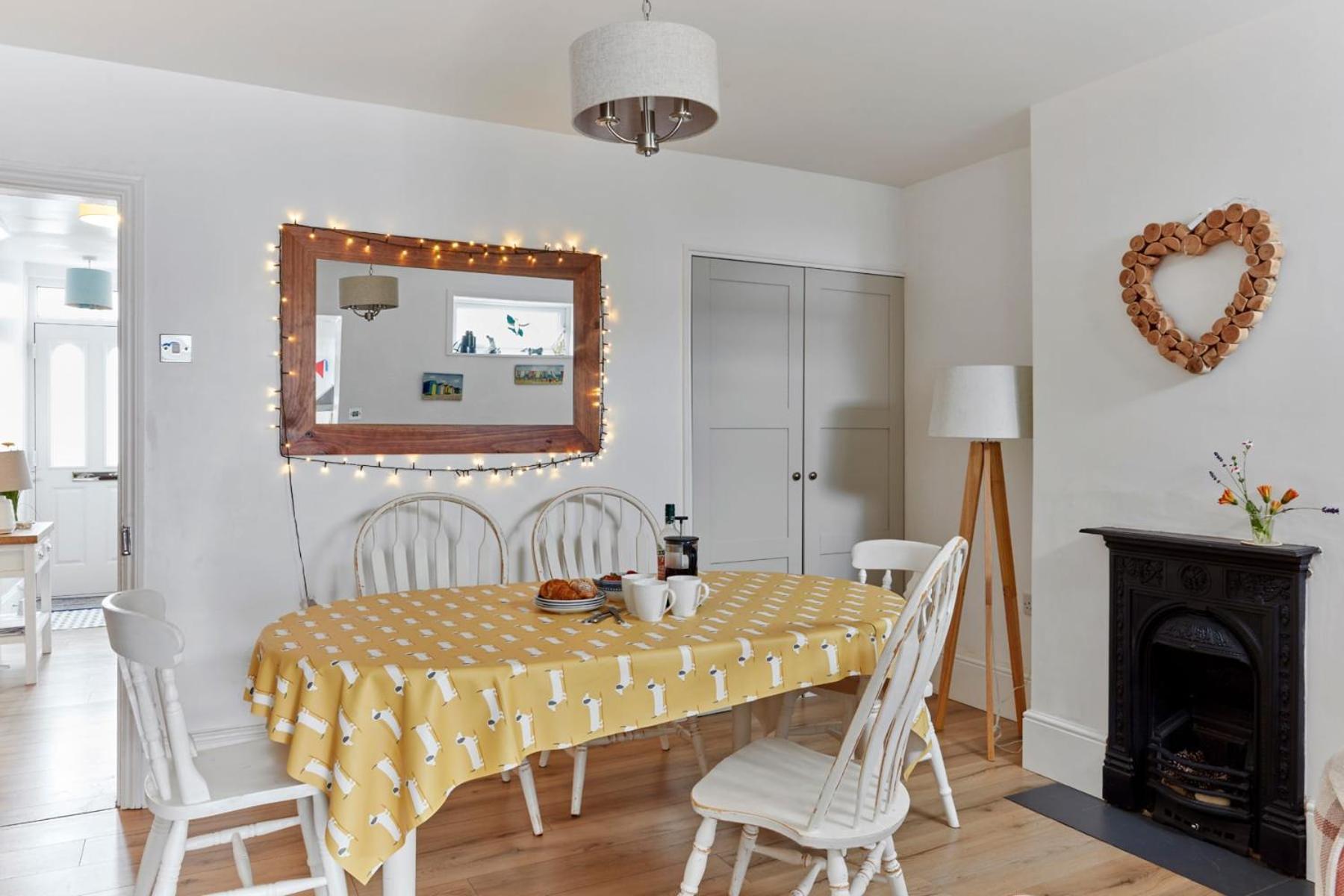 Spacious Coastal Cottage Close To Beach - Bailey Cottage Дил Экстерьер фото
